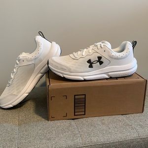 NEW Mens Under Armour size 12 sneakers